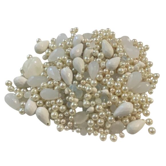 Lot Of Bead Craft Jewelry Making White Fashion Various Shape Style Size Media - Picture 1 of 6